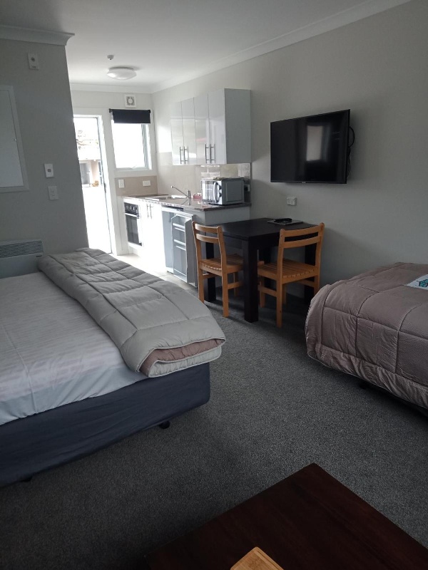 Bayfield Motel and Apartment image 3